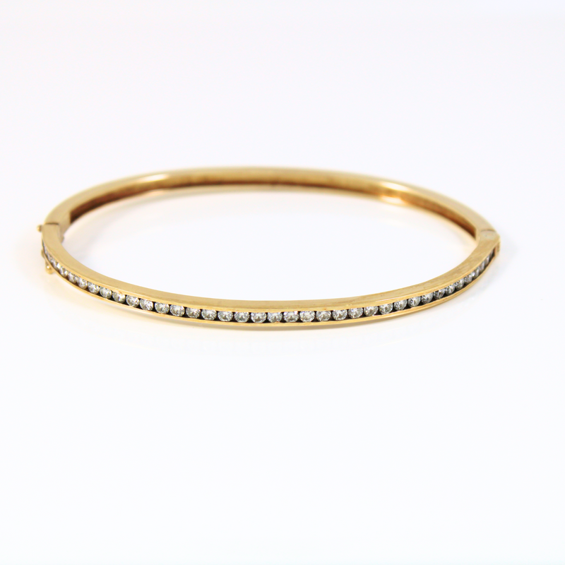 10K Yellow Gold 1.70ctw Diamond Oval Bangle